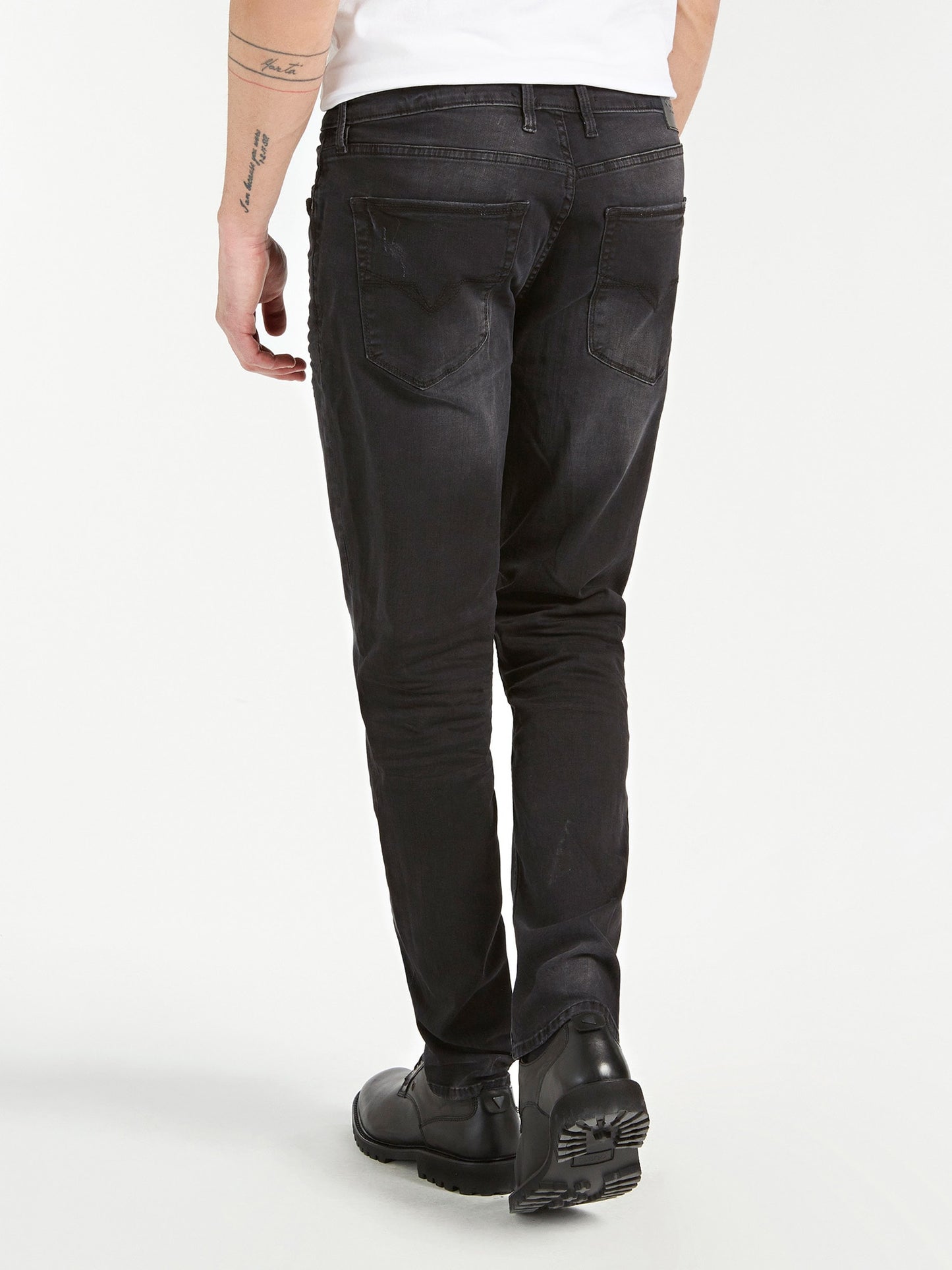 USED-LOOK JEANS