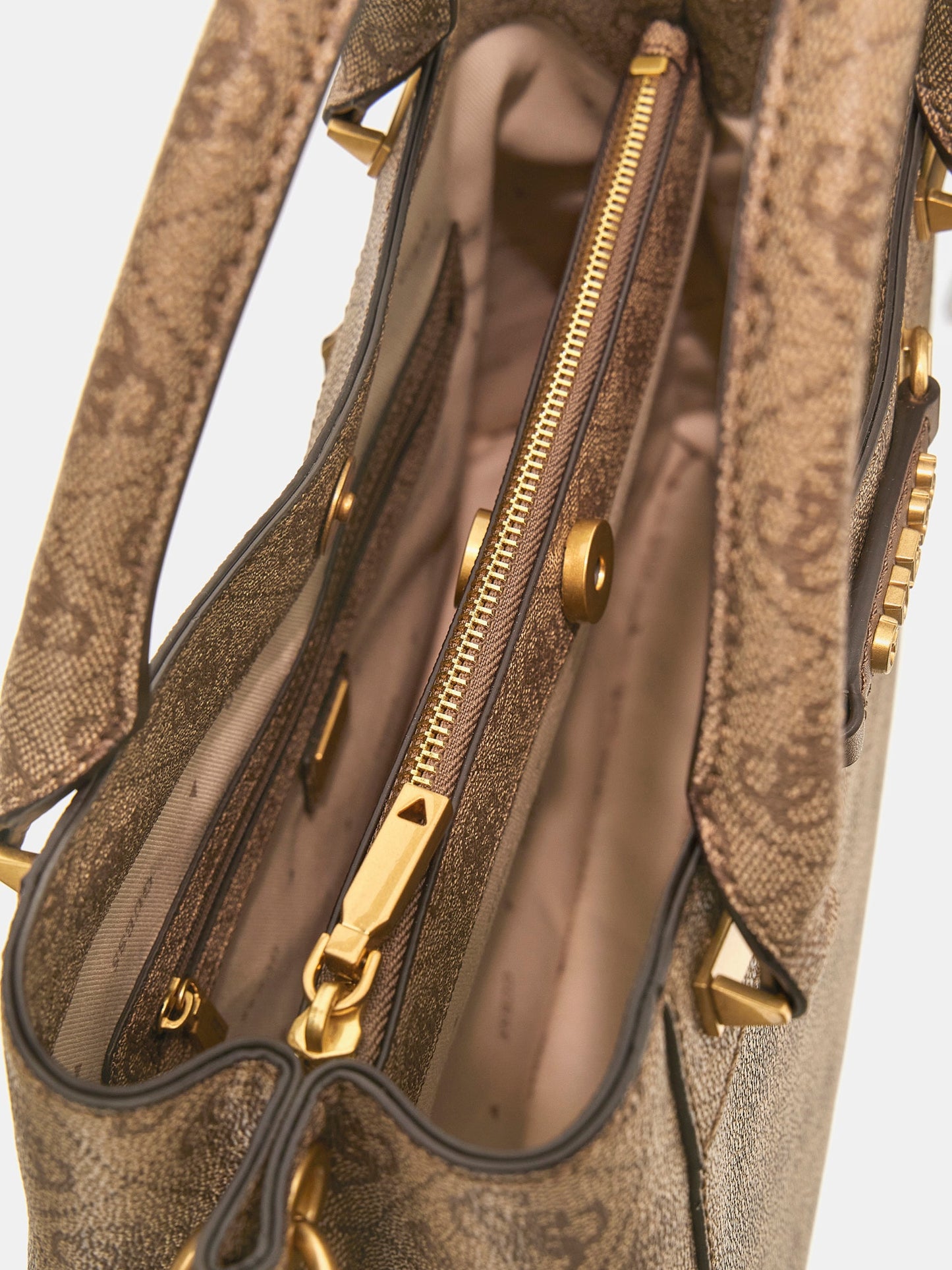 Emera 4G logo handbag