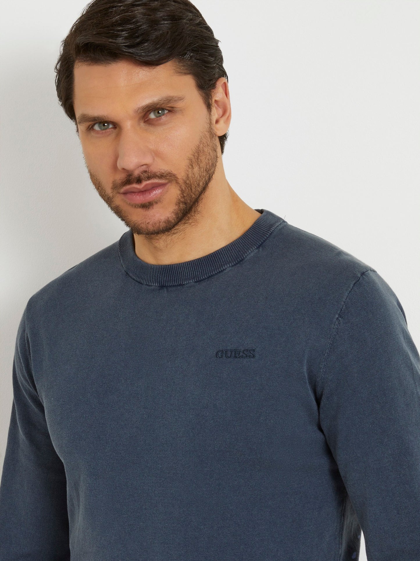 Side logo embroidery sweater