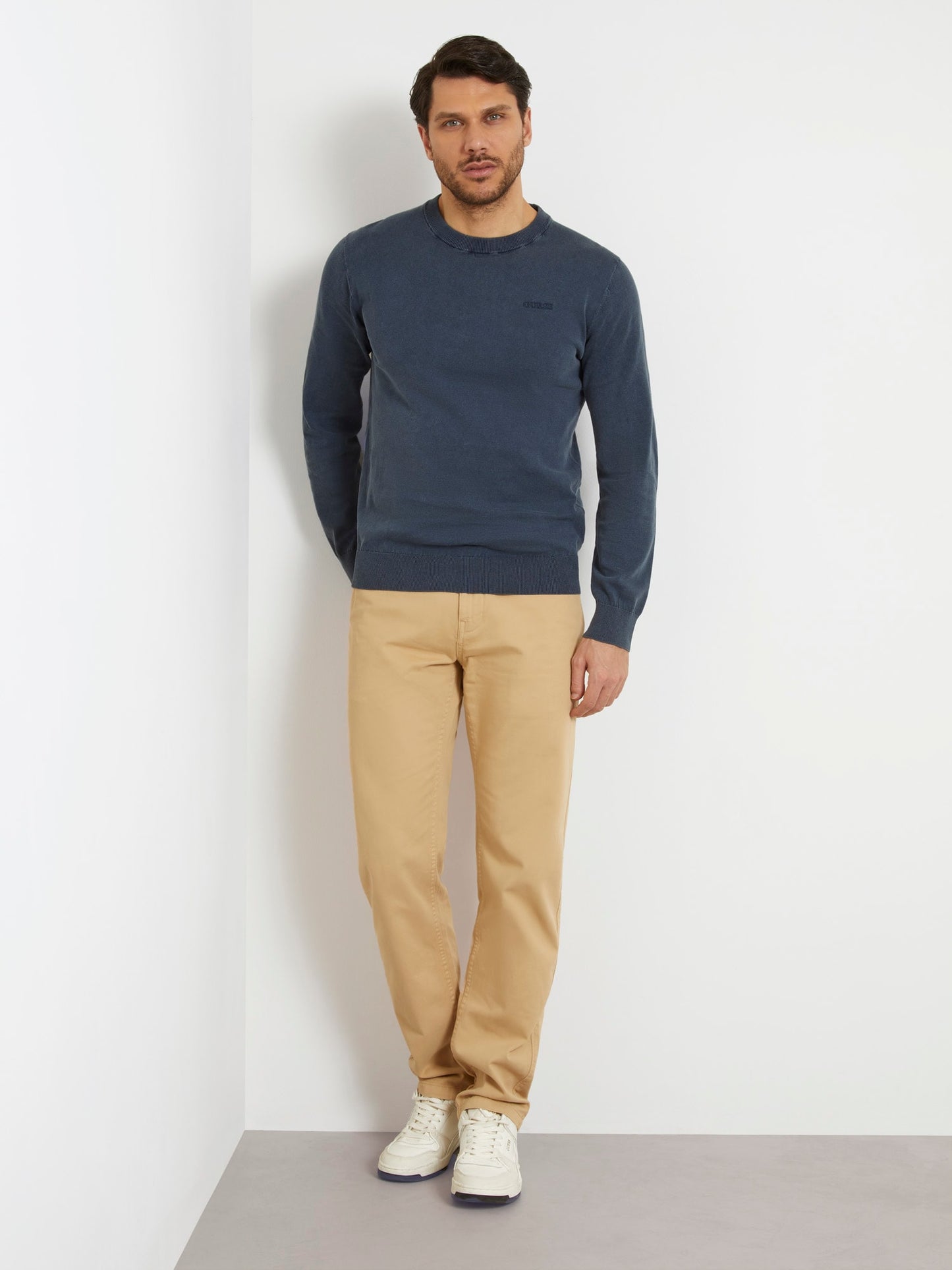 Side logo embroidery sweater
