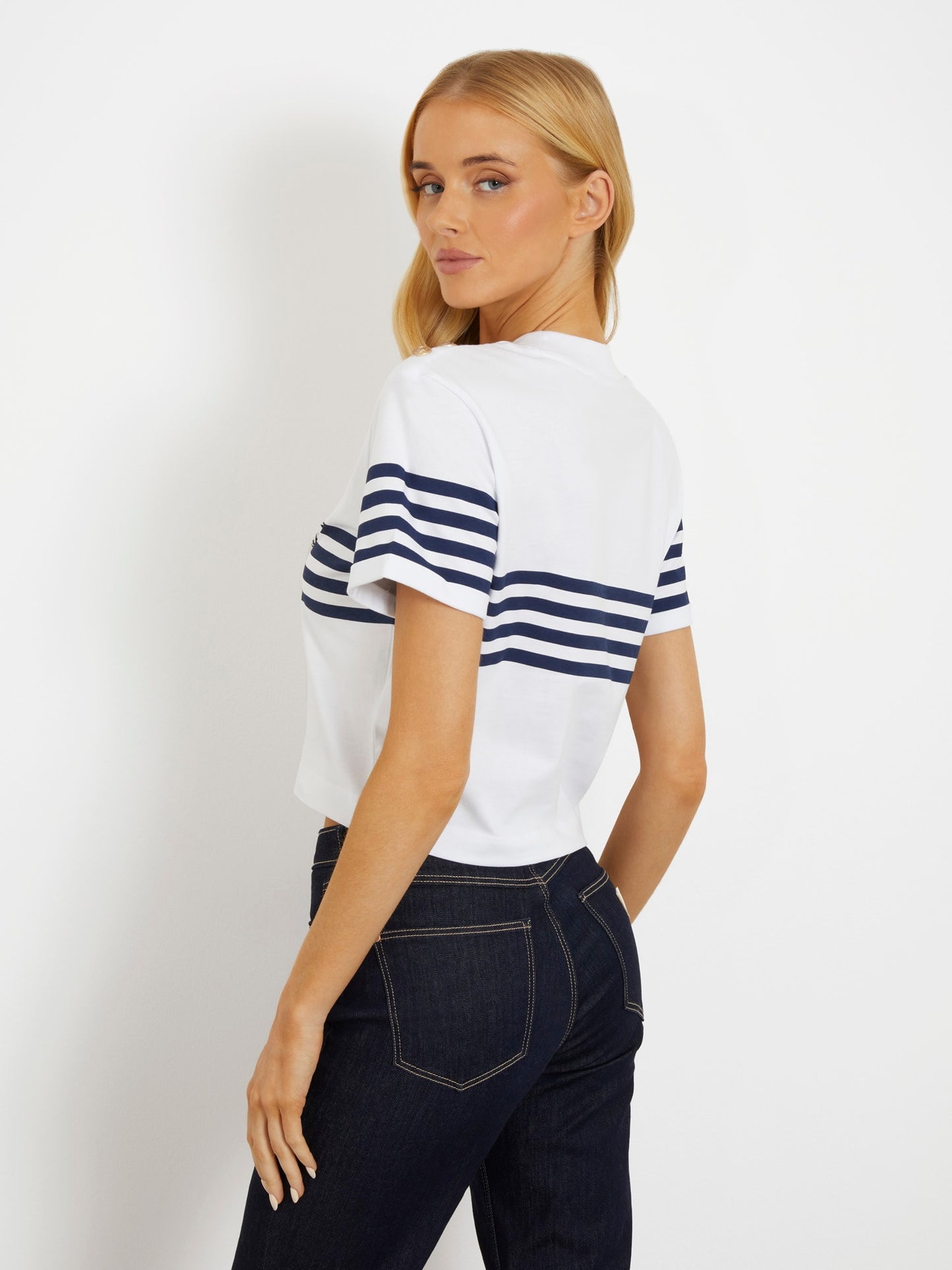 Front logo t-shirt