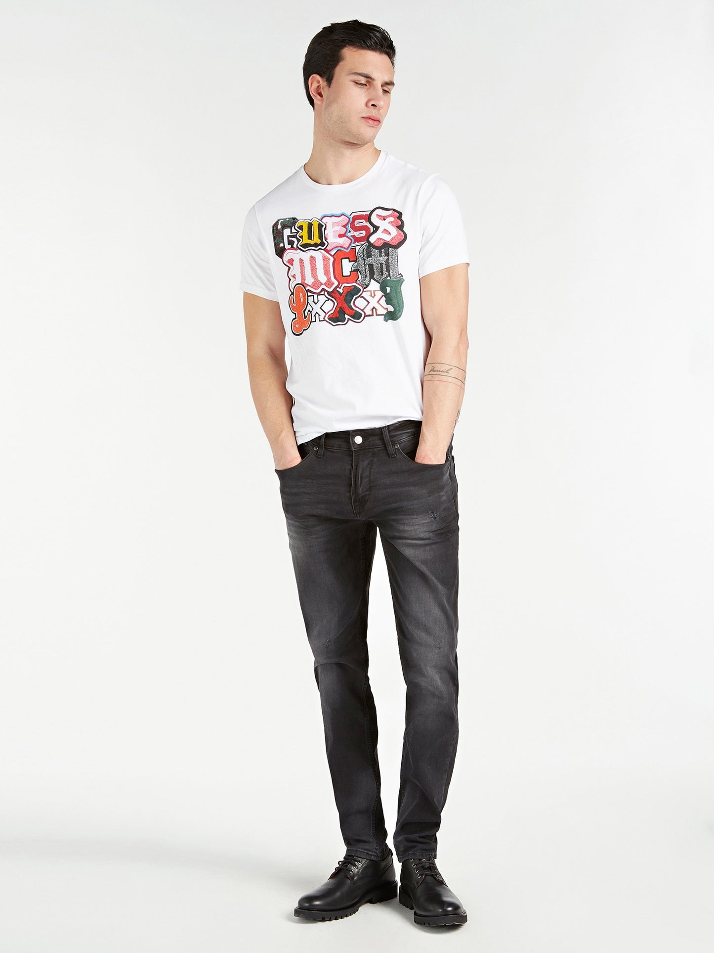 USED-LOOK JEANS