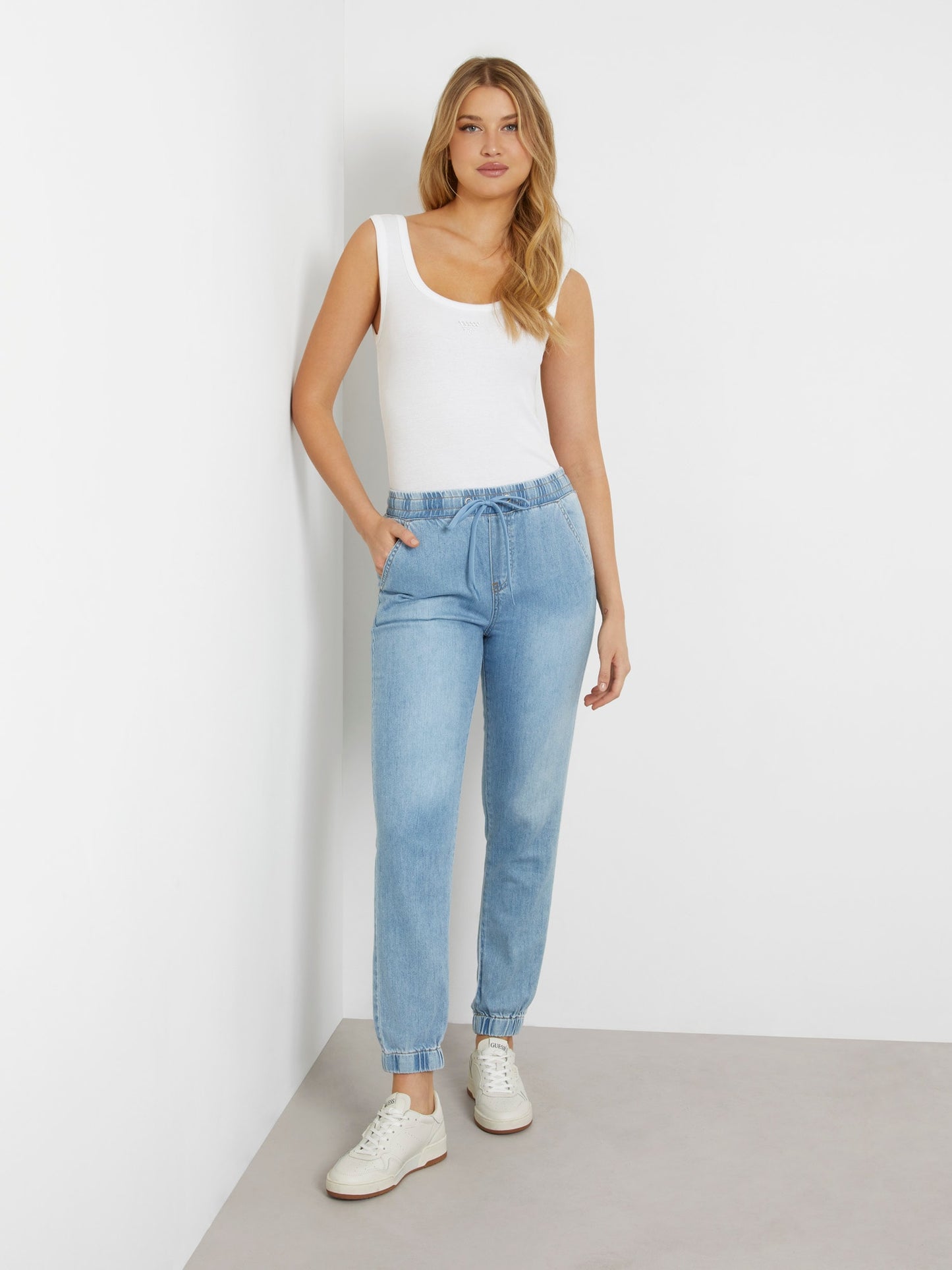 Mid rise jogger denim pant