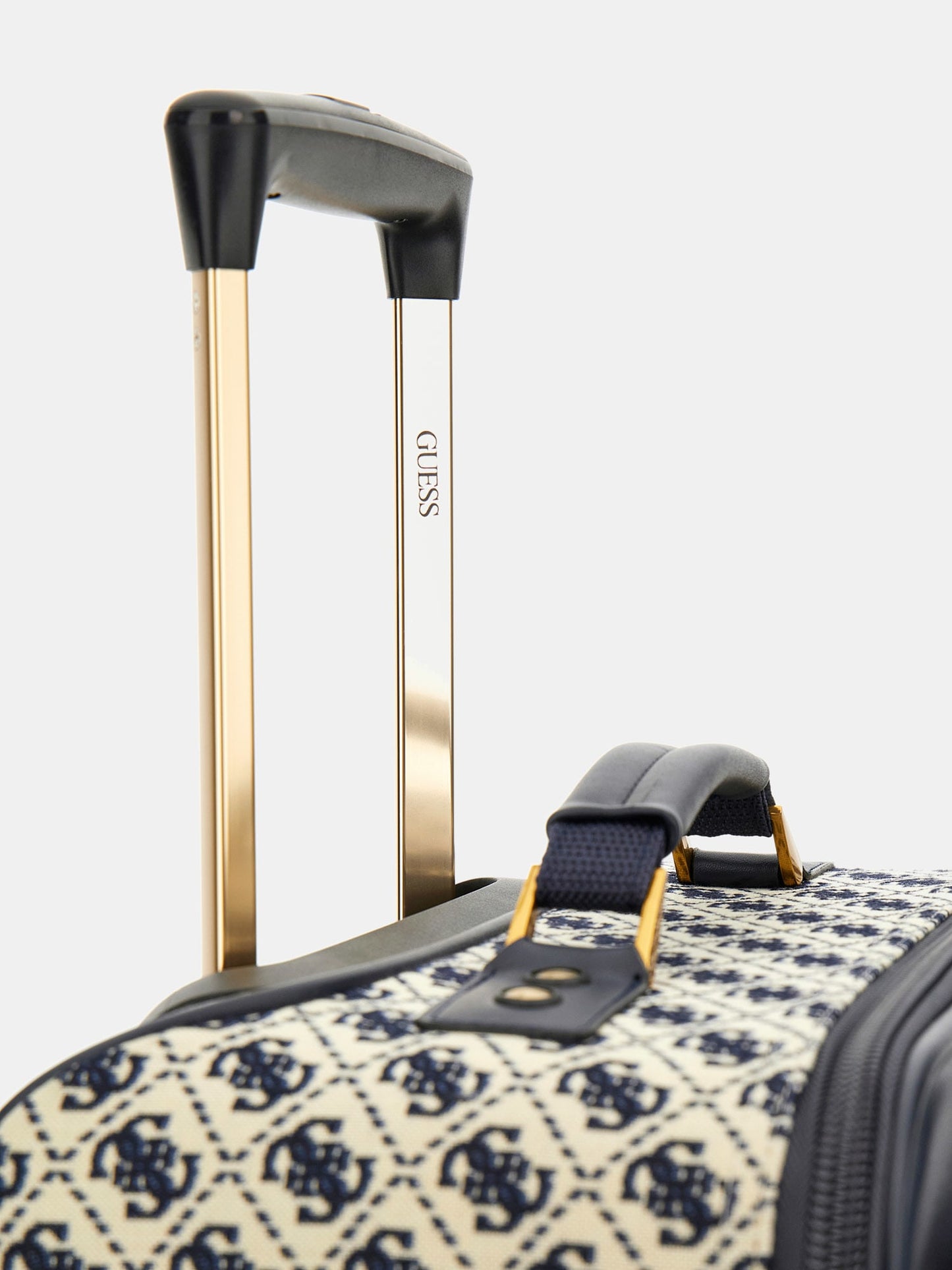 Izzy 4G logo trolley