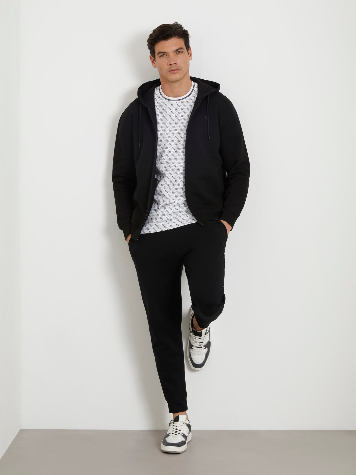 Zip fastening sweatshirt