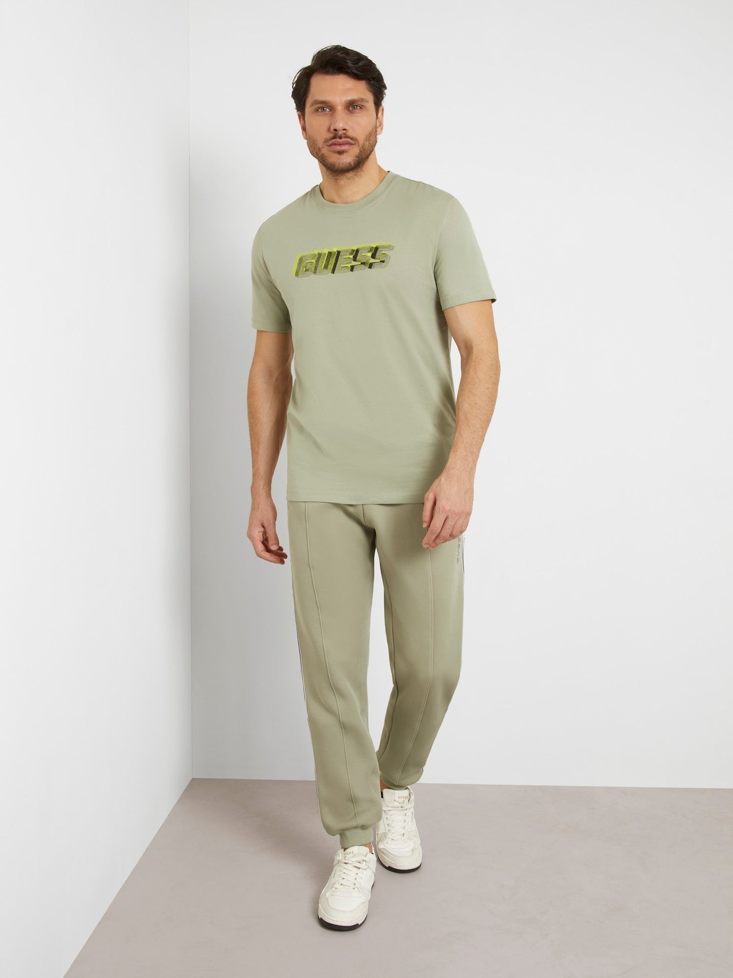Front logo t-shirt