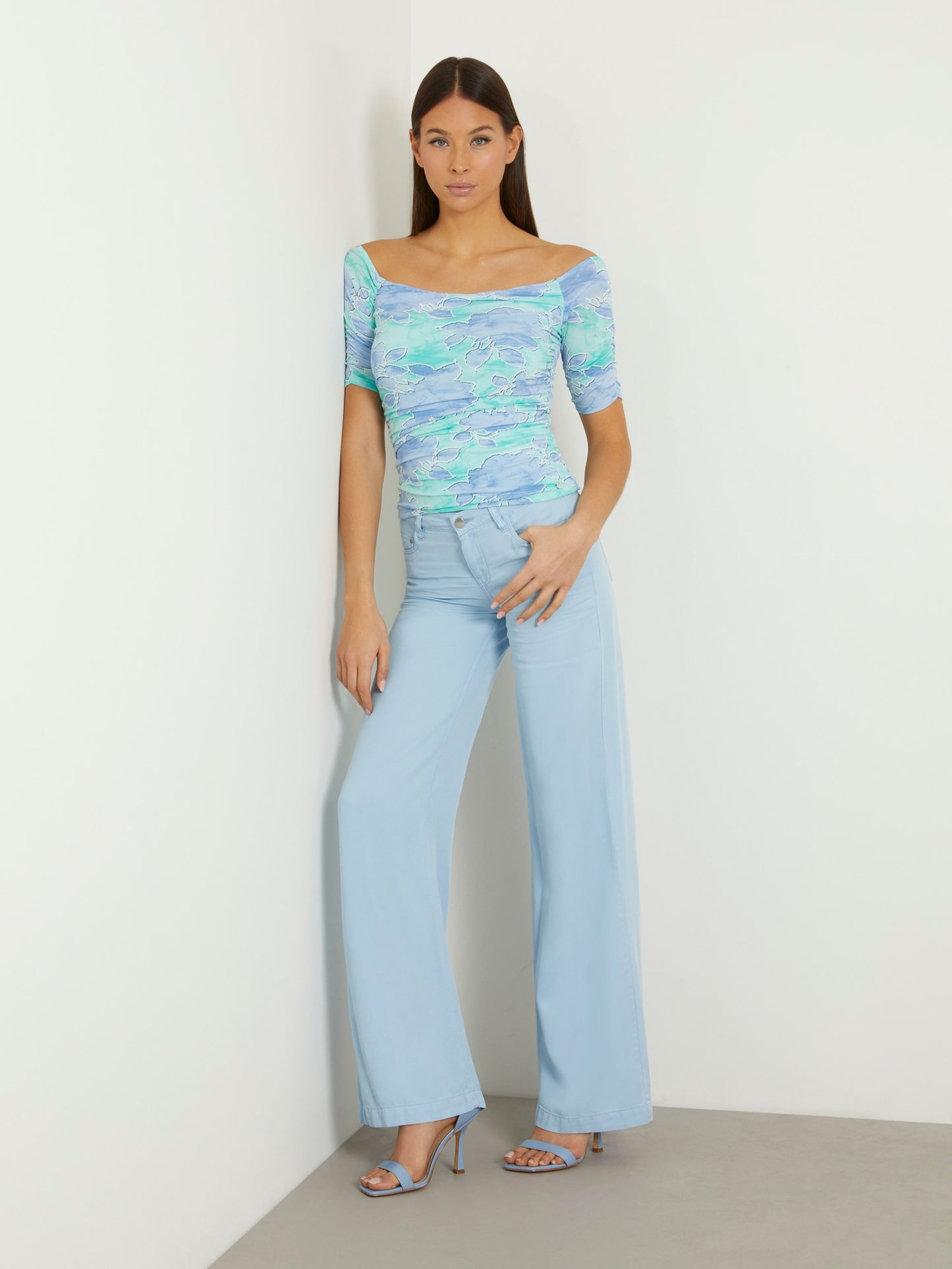 Mid rise wide leg pant
