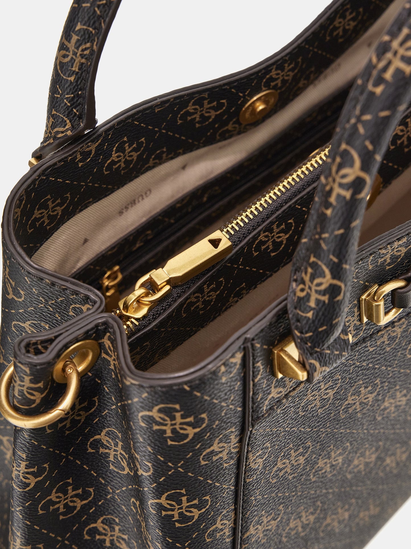 Emera 4G logo handbag