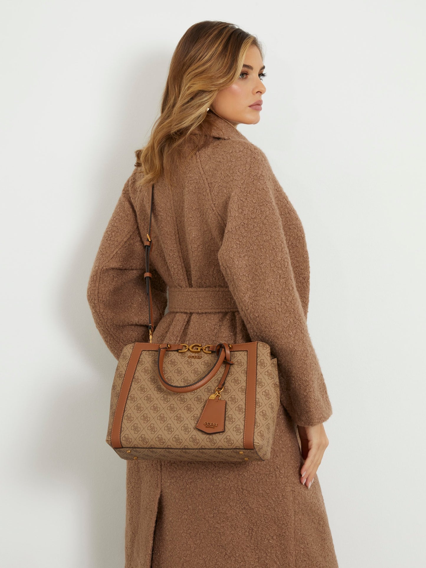 Dagan 4G logo handbag